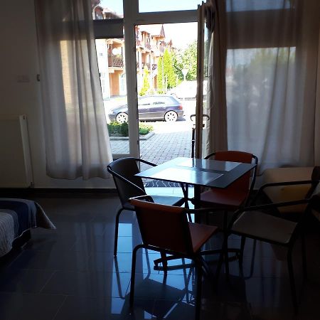 Kertvarosi Apartman II Tiszaújváros 外观 照片