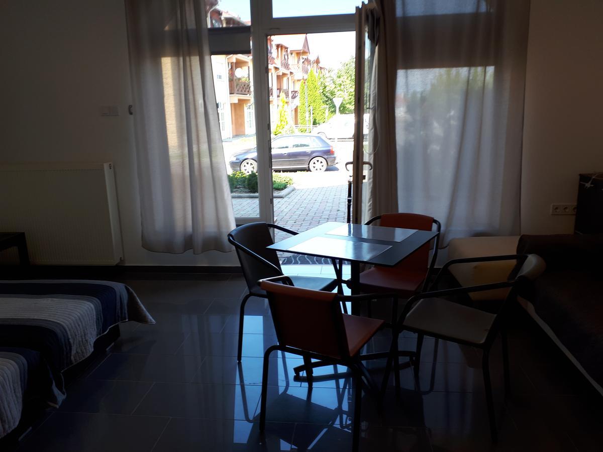 Kertvarosi Apartman II Tiszaújváros 外观 照片
