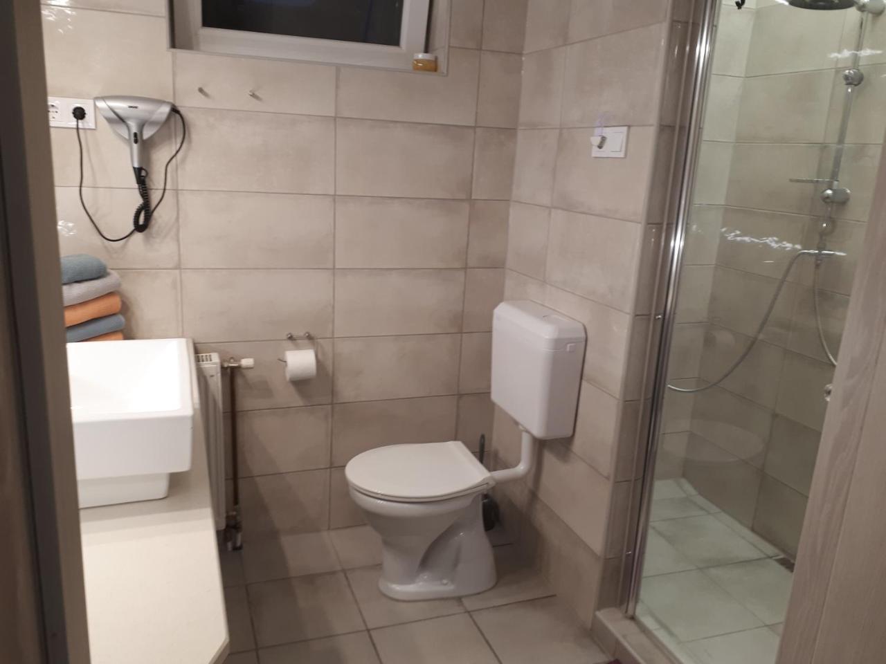 Kertvarosi Apartman II Tiszaújváros 外观 照片