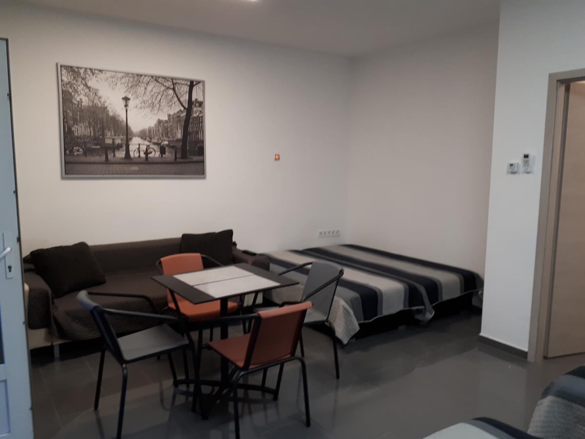 Kertvarosi Apartman II Tiszaújváros 外观 照片